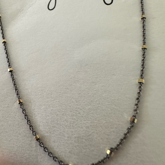Elegant Black and Gold Necklace with Minimalist Design - Picture 2 of 3